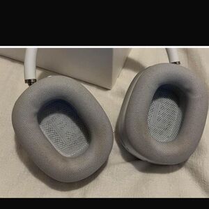 Knockoff AirPods Max